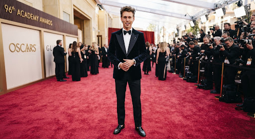Actor in a tailored midnight velvet suit at an evening event